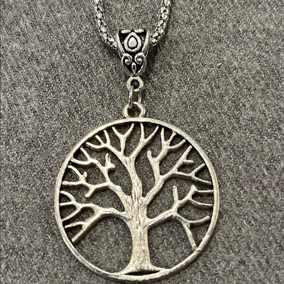 🌻3/$15 Silvertone Tree of Like Necklace with Hoop Earrings - Picture 2 of 6